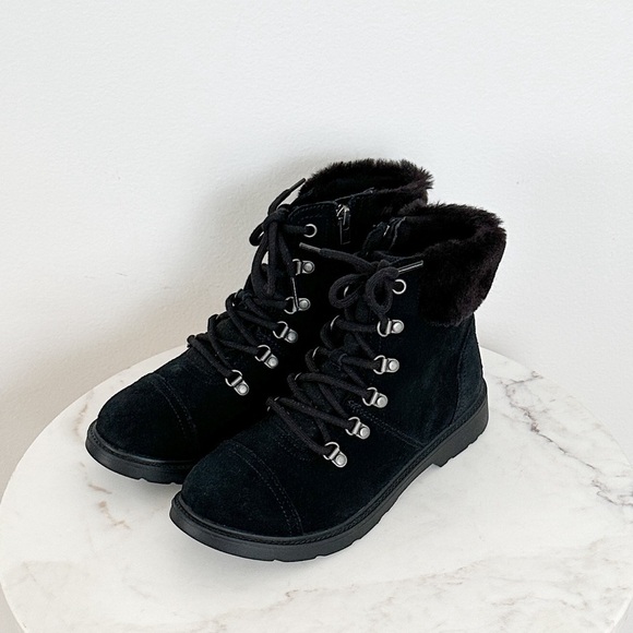 NEW UGG Azell Hiker Weather Waterproof Lace-up Boots Black Suede Youth Size 6 - Picture 3 of 8